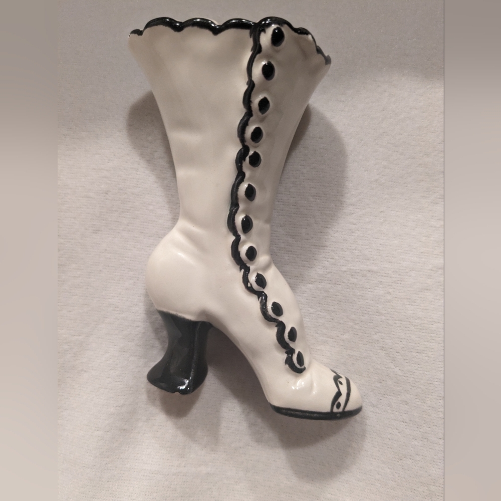 VTG Victorian Boot Ceramic Planter Vase Atlantic Mold Cottagecore White   Black